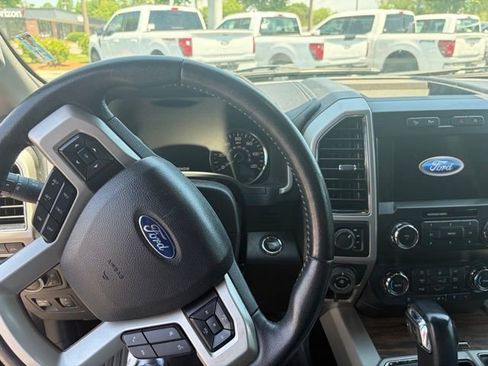 Used 2019 Ford F150 Lariat AWD/4WD image 4