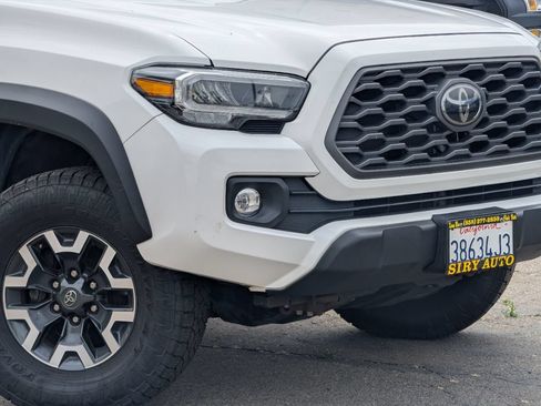 Used 2021 Toyota Tacoma TRD Off-Road w/ Technology Package AWD/4WD image 3