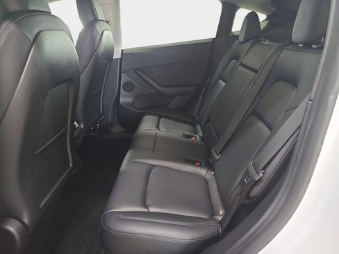 Used 2022 Tesla Model Y Long Range image 14