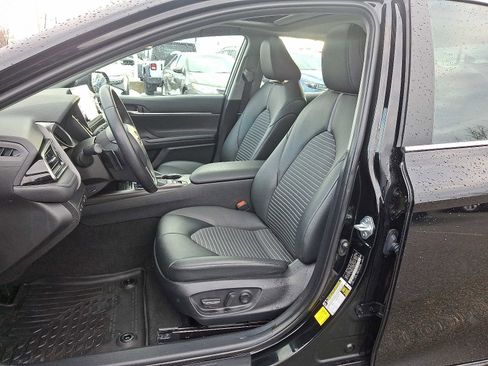 Certified 2022 Toyota Camry SE image 16