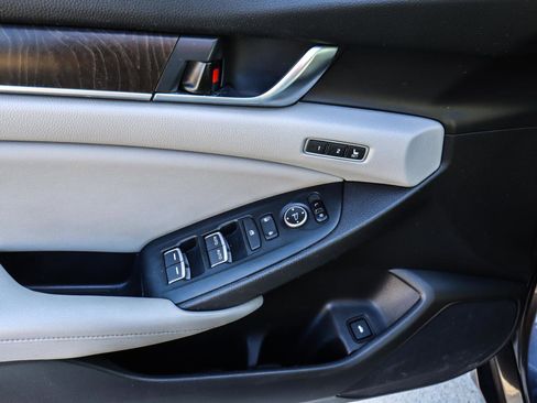 Used 2018 Honda Accord Touring image 36