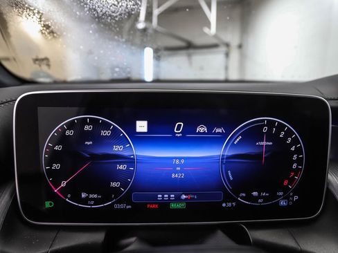 Used 2025 Mercedes-Benz GLC 350e 4MATIC image 14