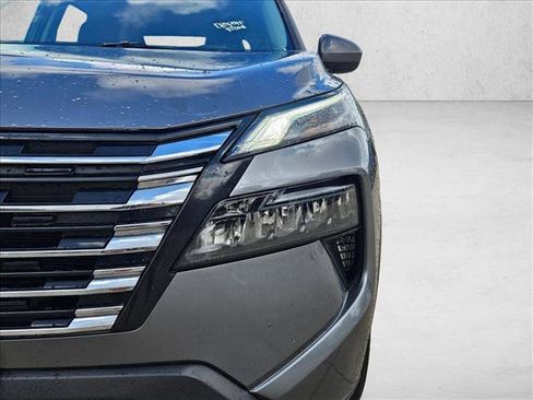 Used 2025 Nissan Rogue SV image 16