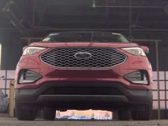 Used 2024 Ford Edge SEL w/ Convenience Package AWD/4WD image 3