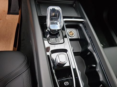 New 2026 Volvo XC60 B5 Plus w/ Climate Package AWD/4WD image 11