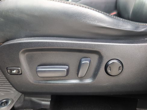 Used 2017 Toyota Highlander FWD V6 image 17