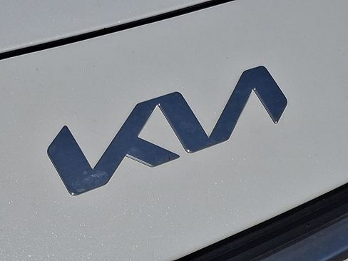 Used 2025 Kia Niro EX image 14