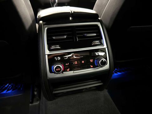 Used 2019 BMW 750i xDrive w/ M Sport Package image 33