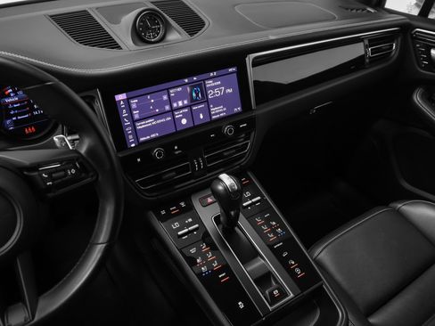 Certified 2023 Porsche Macan image 33