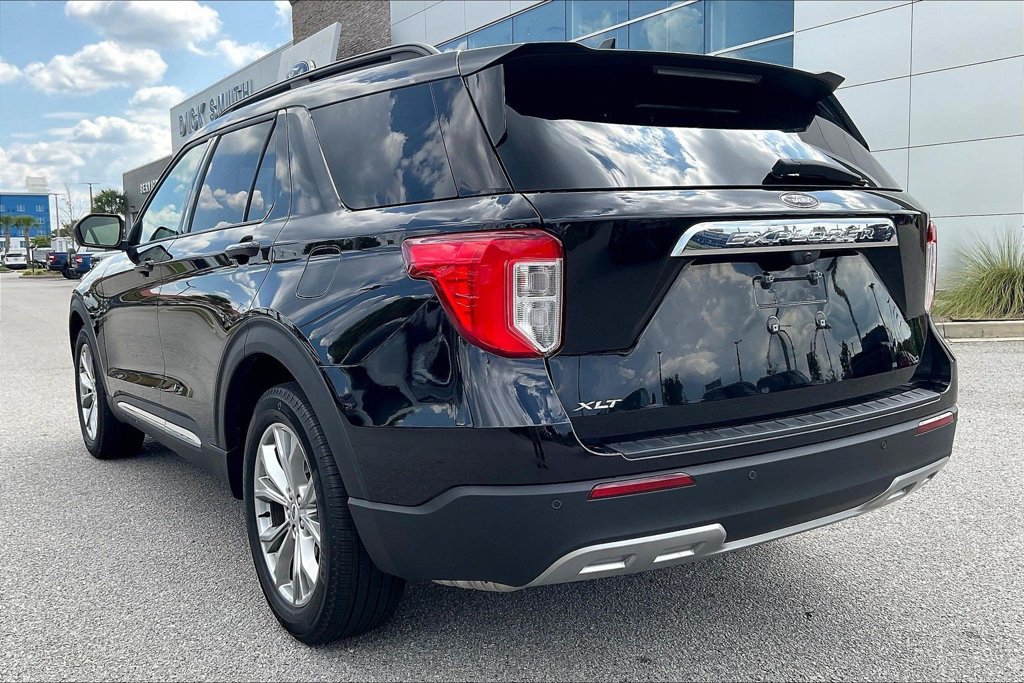 Used 2024 Ford Explorer XLT w/ Equipment Group 202A RWD image 4