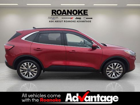 Used 2022 Ford Escape Titanium w/ Class II Trailer Tow Package image 10