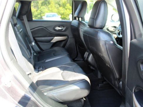 Used 2018 Jeep Cherokee Limited AWD/4WD image 12