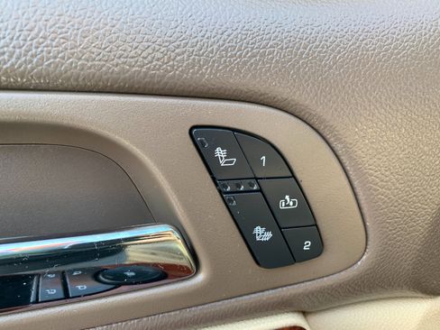 Used 2012 Chevrolet Avalanche LTZ image 11