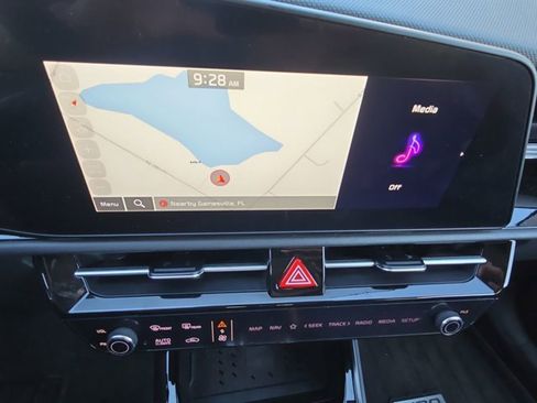 Used 2023 Kia Niro EX Touring image 23