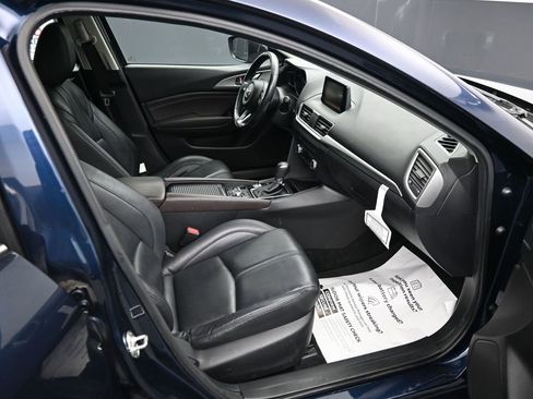 Used 2018 MAZDA MAZDA3 Touring image 12