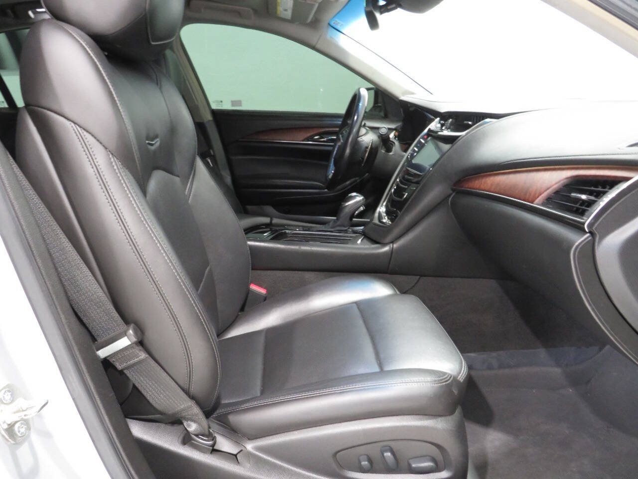 Used 2019 Cadillac CTS Luxury RWD image 12