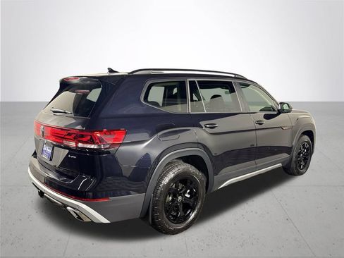 Certified 2025 Volkswagen Atlas Peak Edition SE AWD/4WD image 7