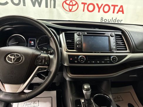 Used 2019 Toyota Highlander XLE w/ Carpet Mat Package (TMS) AWD/4WD image 29