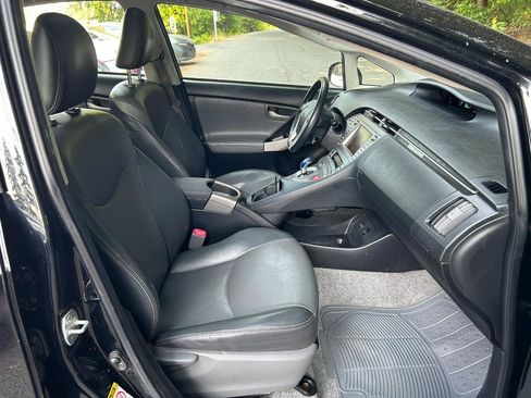 Used 2013 Toyota Prius Four w/ Deluxe Solar Roof Pkg FWD image 17