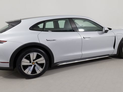 Used 2023 Porsche Taycan 4 Cross Turismo image 10