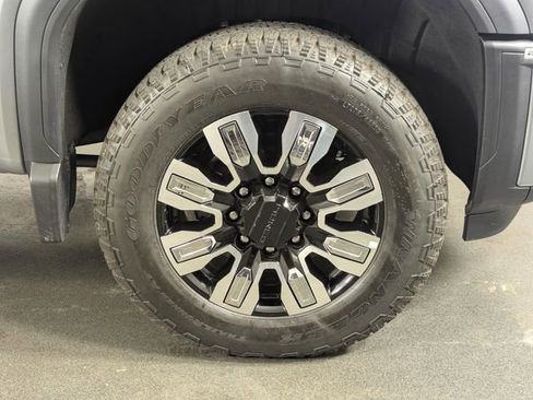 Used 2025 GMC Sierra 2500 Denali w/ Technology Package AWD/4WD image 12