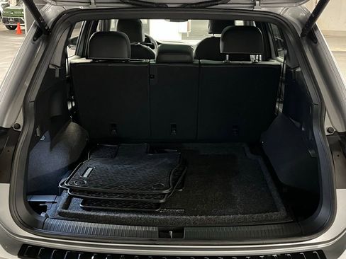 Certified 2022 Volkswagen Tiguan SE R-Line image 37