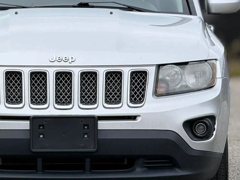 Used 2014 Jeep Compass Latitude w/ Sun/Sound Group FWD image 12