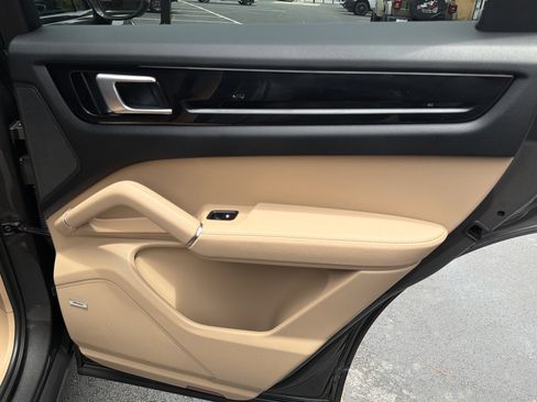 Used 2019 Porsche Cayenne AWD/4WD image 19
