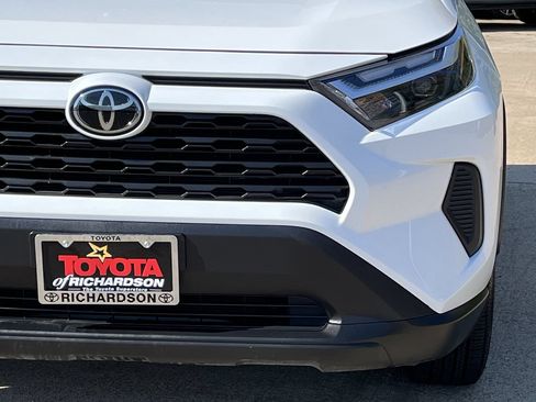 Used 2025 Toyota RAV4 XLE FWD image 8