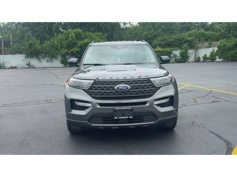 Used 2022 Ford Explorer XLT w/ Equipment Group 202A AWD/4WD image 3
