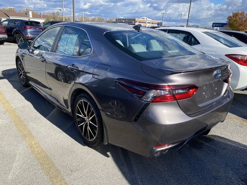 Used 2024 Toyota Camry SE image 5