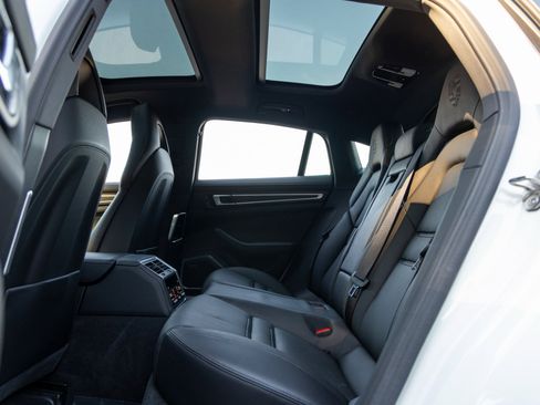 Certified 2023 Porsche Panamera Platinum Edition image 43