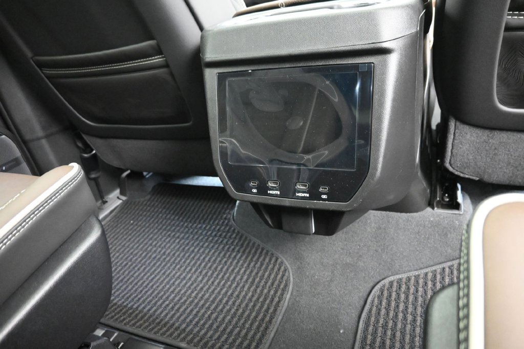 Used 2026 GMC Yukon Denali Ultimate AWD/4WD image 16