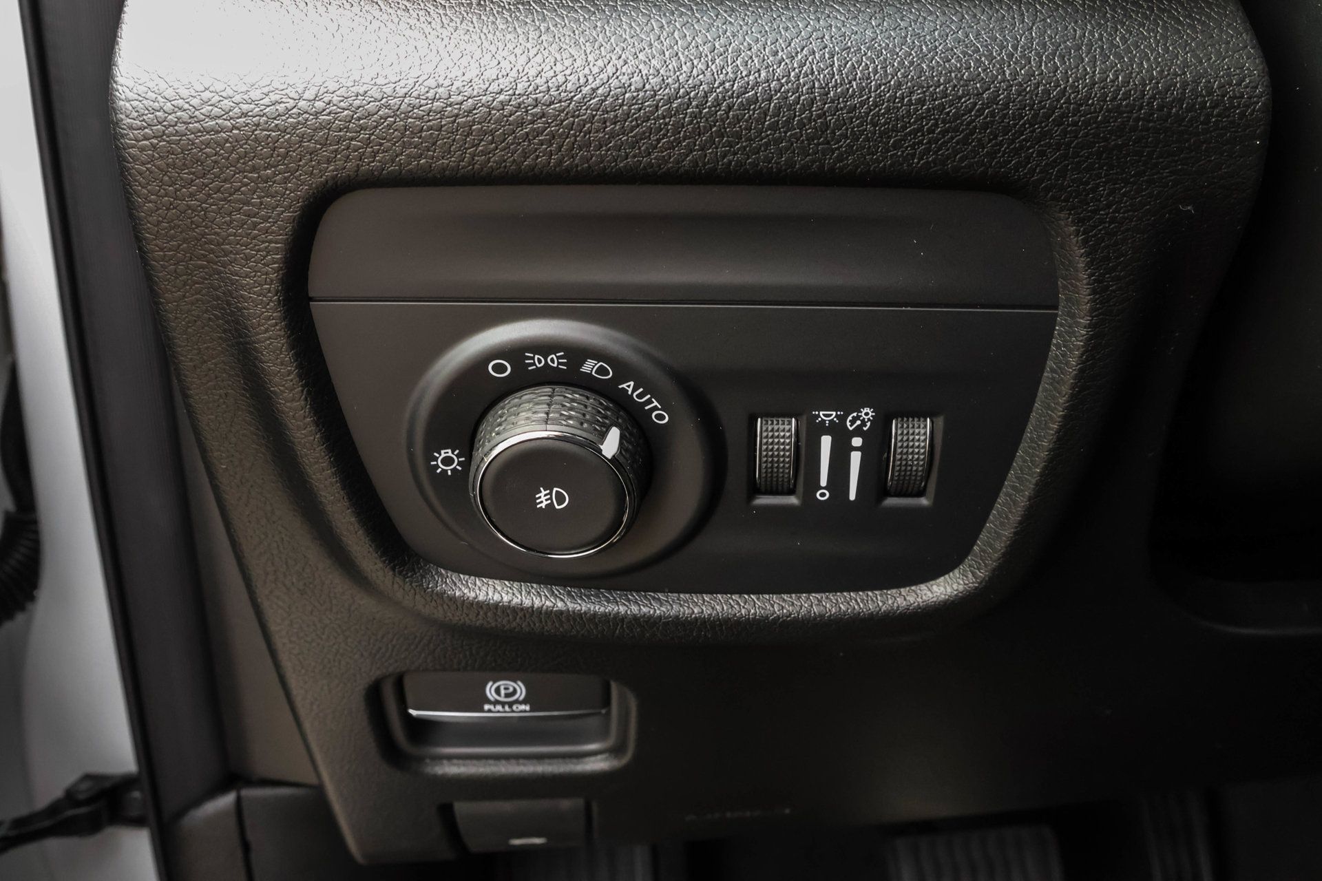 New 2025 Jeep Grand Cherokee Limited w/ Luxury Tech Group II AWD/4WD image 29