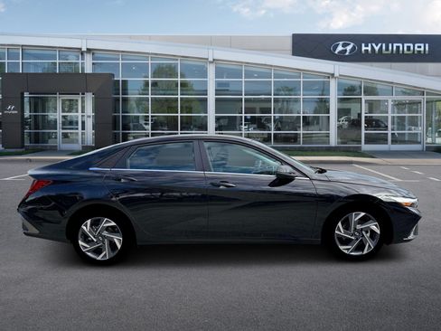 New 2026 Hyundai Elantra Limited FWD image 9
