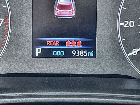 Used 2025 Toyota Corolla Cross L image 19