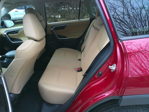 Used 2023 Toyota RAV4 LE image 29