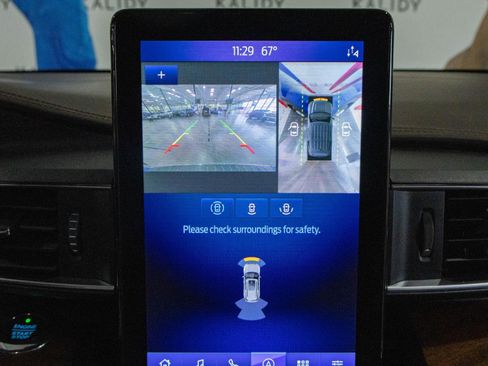 Used 2021 Ford Explorer King Ranch w/ Premium Technology Package image 7