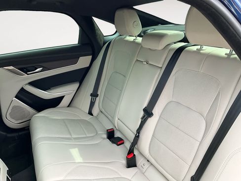 Used 2023 Jaguar XF R-Dynamic SE AWD/4WD image 20