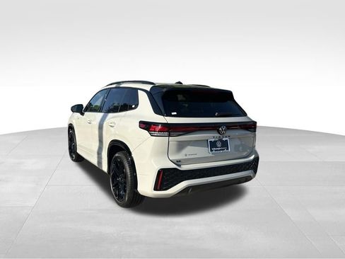 New 2026 Volkswagen Tiguan SE R-Line FWD image 3