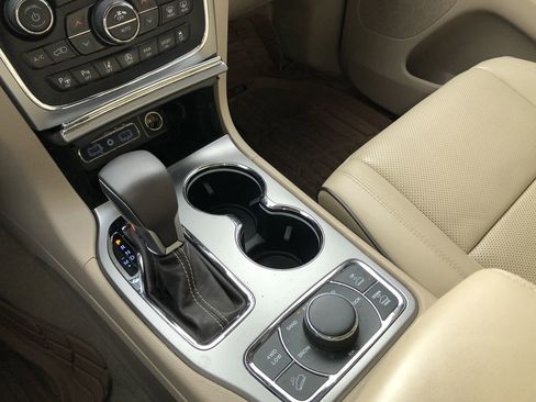 Used 2018 Jeep Grand Cherokee Overland image 19