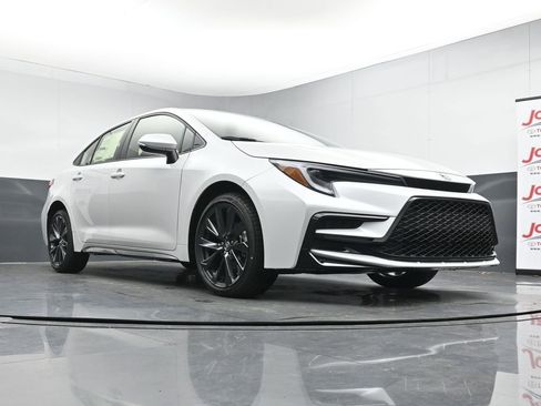 New 2026 Toyota Corolla SE FWD image 29