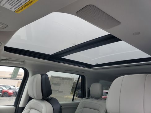 New 2026 Lincoln Navigator Reserve image 11