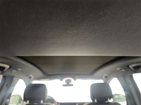 Used 2023 Porsche Macan image 76