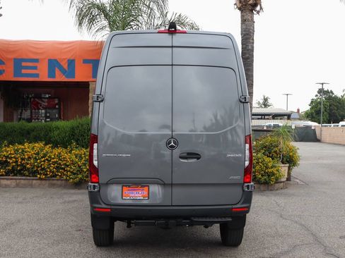 Used 2024 Mercedes-Benz Sprinter 2500 image 7