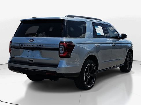 Used 2023 Ford Expedition Limited AWD/4WD image 4