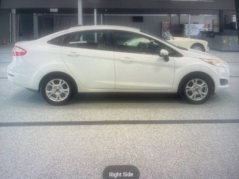 Used 2015 Ford Fiesta SE FWD image 4