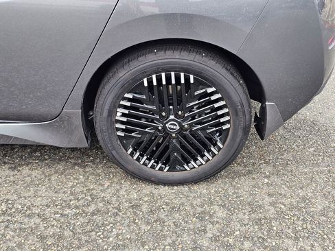 Certified 2025 Nissan Leaf SV Plus FWD image 9