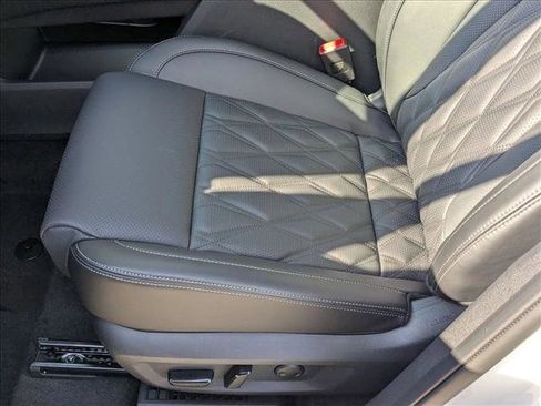 New 2026 Nissan Rogue Platinum image 4