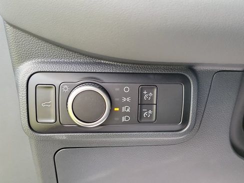 Used 2025 Ford Explorer Active RWD image 12